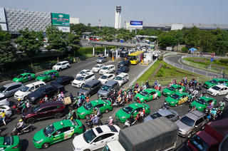 Mệt mỏi Tân Sơn Nhất