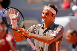 Roland Garros 2019: Nadal, Federer cùng vào tứ kết