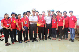 Hội Chữ thập đỏ đến với Trường Sa