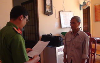 Bắt tạm giam 'yêu râu xanh' 65 tuổi khiến nữ sinh 15 tuổi sinh con