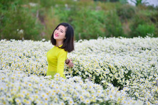 Cô gái xinh đẹp dạy tiếng Anh miễn phí