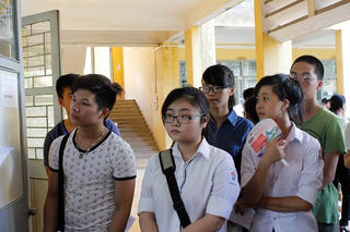 43 trường THPT công lập hạ điểm chuẩn vào lớp 10