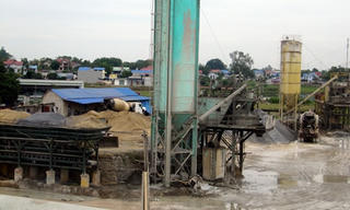 Hồi âm: Yêu cầu di chuyển trạm trộn bê tông tươi trên đất công