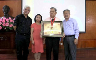 GS.TS Trần Đại Sỹ được trao bằng kỷ lục