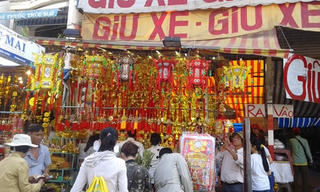 Lễ hội rằm tháng Giêng: Dịch vụ thi nhau 'chặt chém'