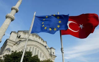 EU hối thúc Thổ Nhĩ Kỳ làm rõ cuộc trưng cầu dân ý