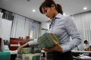 Lãi suất vẫn ở mức cao