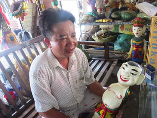 Một đời đam mê rối nước