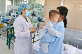 Cứu thành công bé 10 tháng tuổi sốc mất nước do tiêu chảy cấp