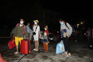 Những chuyến xe tình nguyện đón công dân hoàn thành cách ly về địa phương