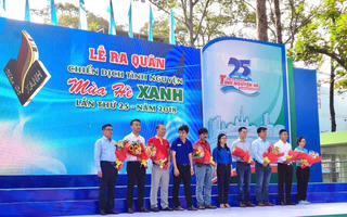 Áo đỏ ra quân 'Mùa hè xanh' tình nguyện