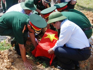 Truy điệu, an táng hài cốt 40 liệt sỹ thời kháng chiến chống Mỹ