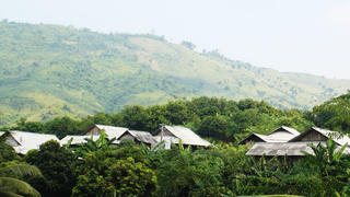 Đổi đời với bản hạ sơn