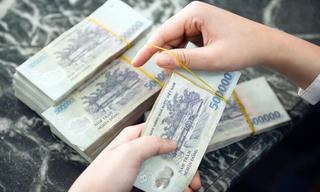 Tín dụng tiêu dùng: Người vay dính bẫy lãi phạt