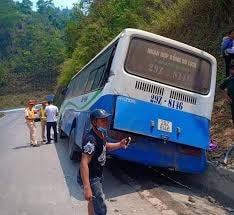36 người thoát nạn khi xe khách mất phanh trên đèo