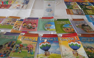 Lựa chọn sách giáo khoa: Công khai để chặn “lợi ích nhóm”