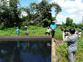 Sống khổ bên nhà máy chế biến mủ cao su