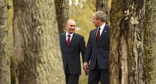 [VIDEO] Ông Putin nhảy tưng bừng cùng cựu Tổng thống Mỹ George W. Bush