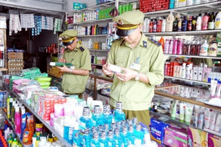 Tăng cường đấu tranh chống buôn lậu, gian lận dược phẩm, mỹ phẩm