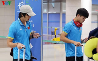 U22 Việt Nam mệt mỏi hạ cánh xuống Hàn Quốc vì bị delay