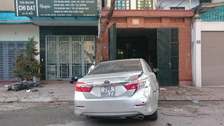 Nhân chứng: Một cô gái cầm lái xe Camry tông chết 3 người ở Ái Mộ