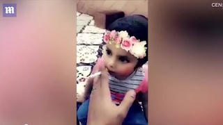 Bị bắt vì cho con gái nhỏ hút thuốc lá để quay video