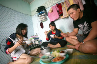 Lương tối thiểu vẫn phải rượt đuổi mức sống tối thiểu
