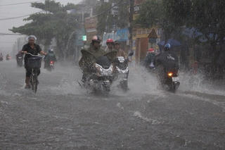 Hôm nay, Hà Nội nhiều mây, có lúc có mưa rào và dông
