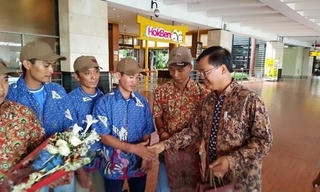 Thêm 10 ngư dân từ Indonesia về nước
