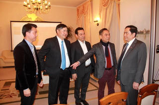 Kiều bào bị gây khó dễ hãy báo cho Mặt trận
