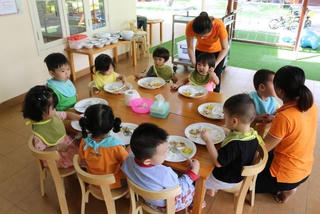 Nghiêm cấm vi phạm khẩu phần ăn của trẻ