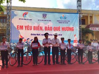 Học sinh hào hứng với cuộc thi 'Em yêu biển đảo quê hương'