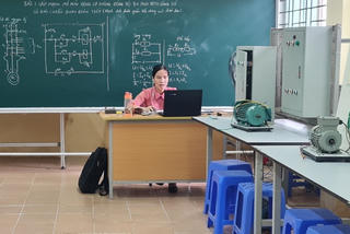 Không thể sáp nhập trường nghề một cách cơ học