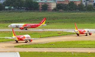 Thời tiết xấu tại sân bay Nội Bài, nhiều chuyến bay của VietJet phải chuyển hướng