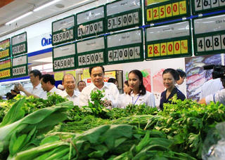 Đẩy mạnh thực hiện Cuộc vận động 'Người Việt Nam ưu tiên dùng hàng Việt Nam', góp phần phục hồi, phát triển kinh tế - xã hội