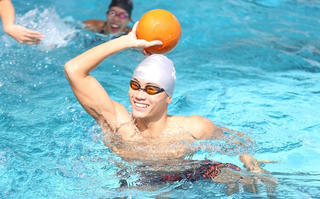 Dậy sóng trước ngày đi