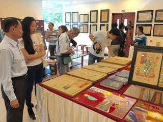 Khai mạc Triển lãm ‘Giở chồng báo cũ…’