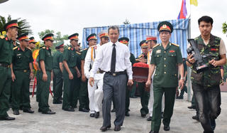Đưa hài cốt liệt sĩ hy sinh ở Lào về đất mẹ