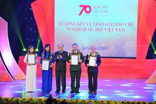 Trao giải báo chí ‘70 năm Quốc hội Việt Nam’