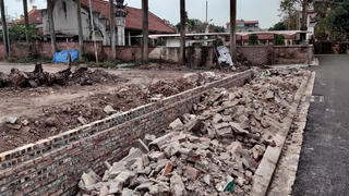 Điều tra việc phá tường chùa Vàng