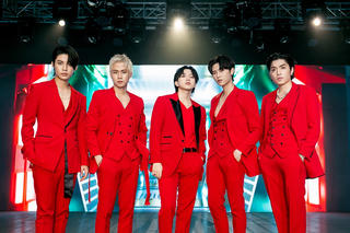 Uni5 ‘cưa đổ’ Lưu Thiên Hương, chiếm vị trí nhóm nhạc số 1 Việt Nam