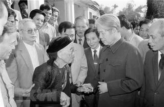 Sự gần gũi, giản dị của Tổng Bí thư Đỗ Mười với bà con xóm giềng