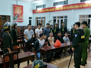 Truy bắt hai nhóm thanh niên mang hung khí đi giải quyết mâu thuẫn