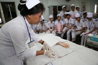 Thêm 637 bác sĩ chuyên khoa I, II, nội trú, thạc sĩ về cơ sở
