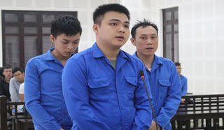 Nhóm côn đồ thu tiền ‘bảo kê’ của người nước ngoài lĩnh án