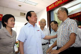 Bí thư Thành ủy TP.HCM tiếp xúc cử tri quận 5