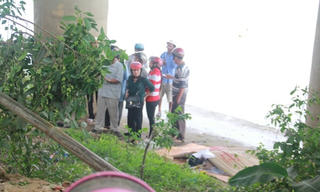 Một phụ nữ nhảy cầu tử tự