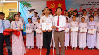 Cậu học trò khuyết một chân với ước mơ giảng đường Đại học