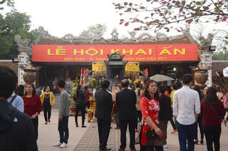 Tri ân công đức nhà Trần