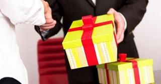 Xử lý những trường hợp tặng, nhận quà không đúng quy định